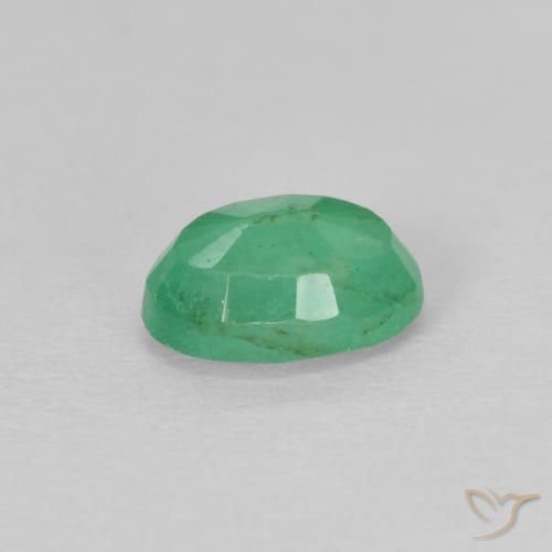 Émeraude Vert moyen naturelle ovale, 0.49 ct, VS-SI