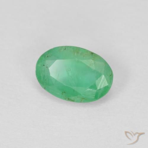Émeraude Vert clair naturelle ovale, 0.40 ct, VS-SI