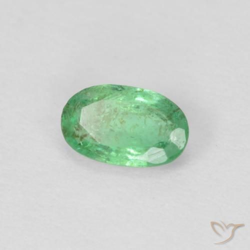 Émeraude Vert jaunâtre pâle naturelle ovale, 0.21 ct, VS-SI