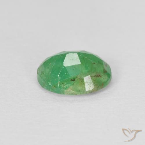 Émeraude Vert moyen naturelle ovale, 0.58 ct, SI