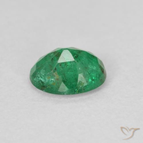 Émeraude Vert clair moyen naturelle ovale, 0.60 ct, SI