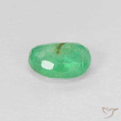 Émeraude Vert trèfle léger naturelle ovale, 0.67 ct, SI