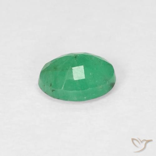 Émeraude Vert moyen naturelle ovale, 0.32 ct, VS