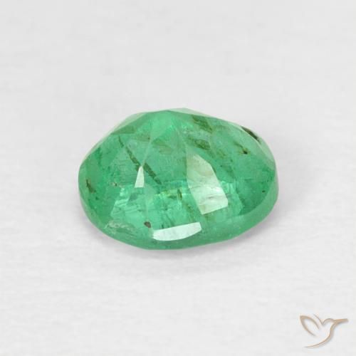 Émeraude Vert trèfle léger naturelle ovale, 0.47 ct, SI