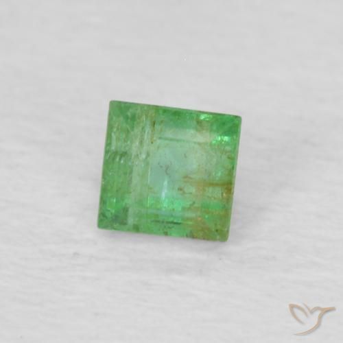 Émeraude Vert jaunâtre naturelle Carré, 0.15 ct, VS-SI