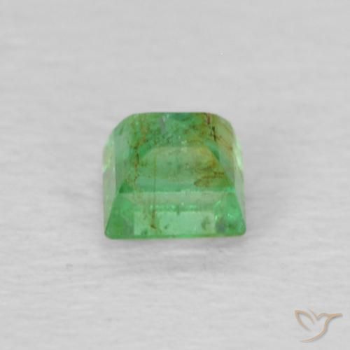 Émeraude Vert jaunâtre naturelle Carré, 0.15 ct, VS-SI