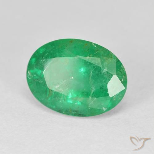 Émeraude Vert chaud naturelle ovale, 3.92 ct, VS-SI