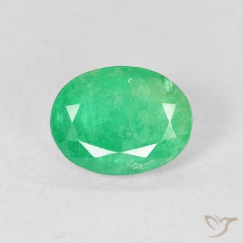 Émeraude Vert jaunâtre naturelle ovale, 1.42 ct, SI