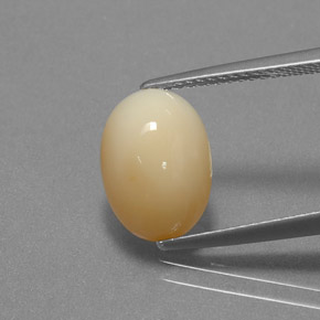 Opale de feu jaune naturelle coupe ovale, 3,27 ct, translucide