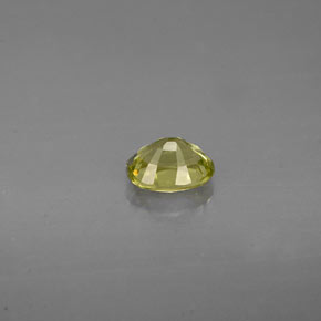 Grenat grossulaire vert naturelle coupe ovale, 0,49 ct, VS