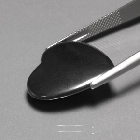 Hématite gris naturelle forme de coeur, 23,13 ct, opaque