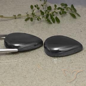 Shop natural 72.67ct Noir Gris Hématite gems, En forme de poire, from Brésil at GemSelect. In stock, global shipping!