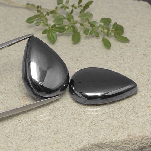 60.51ctw Naturel Noir Gris Hématite, En forme de poire, Opaque