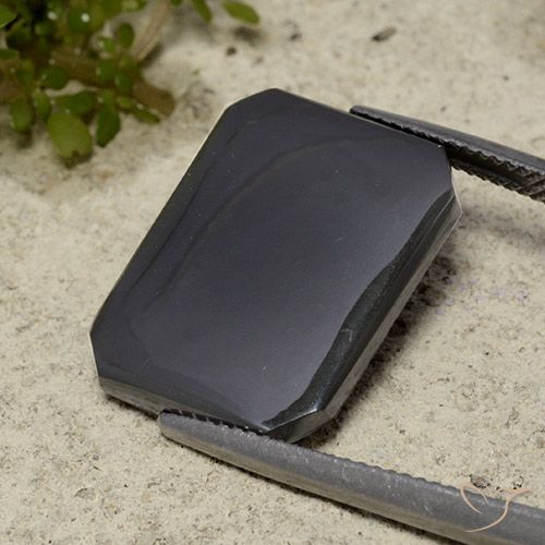 Hématite noir et gris naturelle taille émeraude, 16,50 ct, opaque