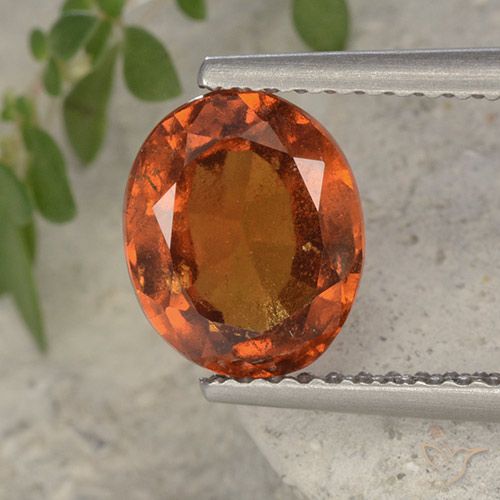 Grenat Hessonite Orange rougeâtre naturelle ovale, 2.20 ct, VS-SI
