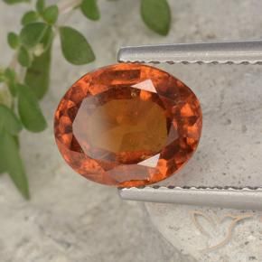 Grenat Hessonite Orange rougeâtre naturelle ovale, 2.20 ct, VS-SI