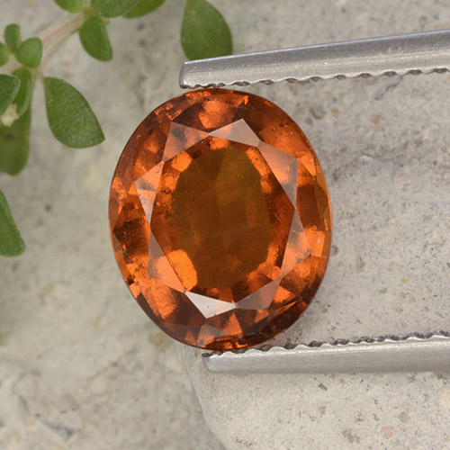 Grenat hessonite orange naturelle coupe ovale, 2,79 ct, VS