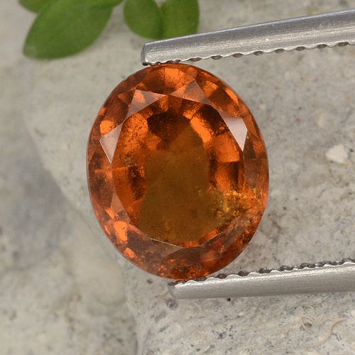 Grenat Hessonite Orange foncé naturelle ovale, 2.40 ct, VS-SI