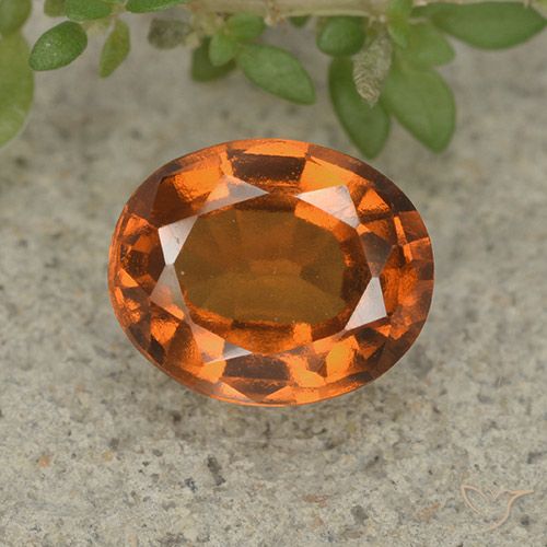Grenat Hessonite Orange moyen-foncé naturelle ovale, 2.37 ct, VVS-VS
