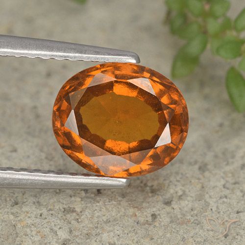 Grenat Hessonite Orange moyen-foncé naturelle ovale, 2.07 ct, VS