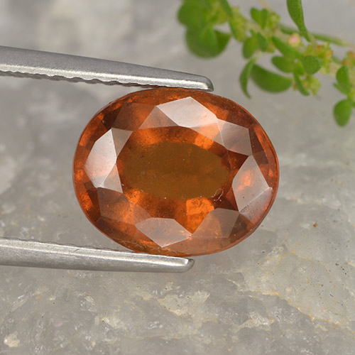 Grenat Hessonite Orange moyen naturelle Coupe ovale, 2.95 ct, VS-SI