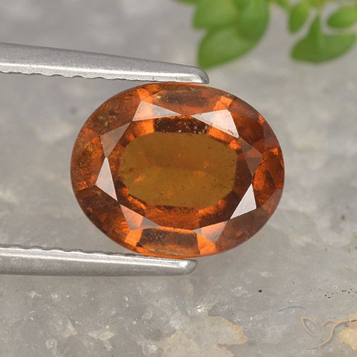 Grenat Hessonite Orange rougeâtre naturelle ovale, 2.37 ct, VS-SI