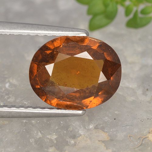 Grenat Hessonite Orange moyen-foncé naturelle ovale, 2.36 ct, VS-SI