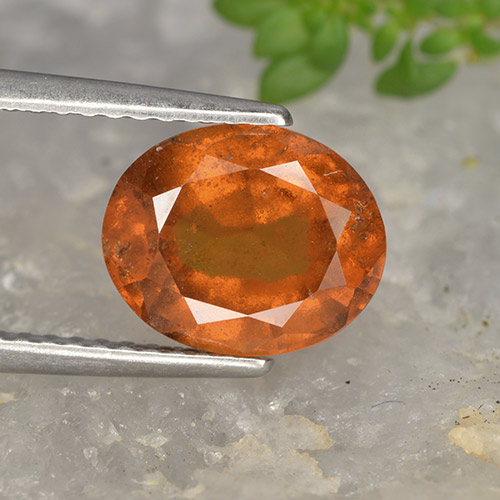 Grenat Hessonite Orange moyen naturelle Coupe ovale, 2.84 ct, VS-SI