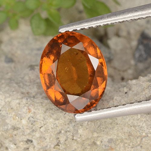 Grenat hessonite orange naturelle coupe ovale, 2,37 ct, VS