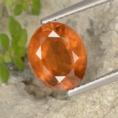 Grenat Hessonite Orange moyen naturelle ovale, 2.69 ct, VS-SI