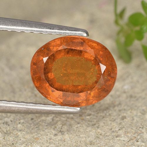 Grenat Hessonite Orange moyen naturelle ovale, 1.80 ct, VS-SI