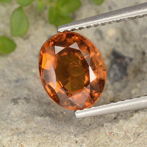 Grenat Hessonite Orange foncé naturelle ovale, 2.26 ct, VS-SI