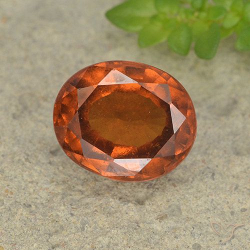 Grenat Hessonite Orange foncé naturelle ovale, 2.70 ct, VS-SI