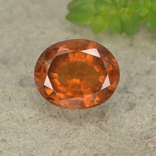 Grenat Hessonite Orange foncé naturelle ovale, 2.29 ct, VS-SI