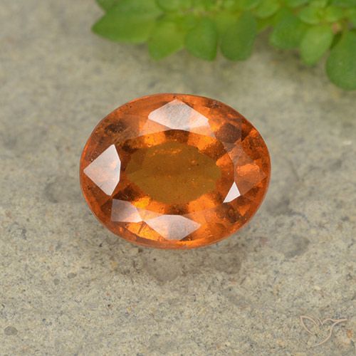 Grenat Hessonite Orange moyen naturelle ovale, 2.09 ct, VS-SI