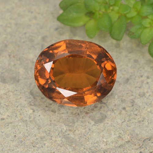 Grenat Hessonite Orange moyen naturelle ovale, 1.95 ct, VS-SI