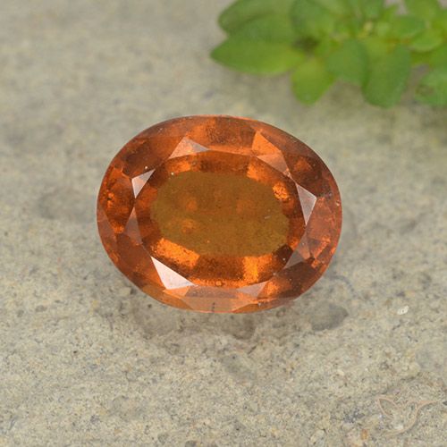 Grenat Hessonite Orange foncé naturelle ovale, 2.15 ct, VS-SI