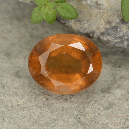 Grenat Hessonite Orange jaunâtre naturelle ovale, 2.06 ct, VS-SI