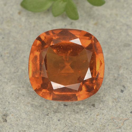 Grenat Hessonite Orange foncé naturelle Coussin, 1.80 ct, VS-SI