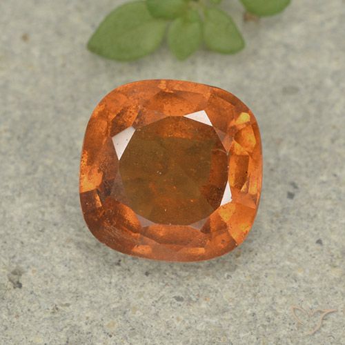 Grenat Hessonite Orange moyen naturelle Coussin, 1.60 ct, VS-SI
