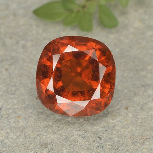 Grenat Hessonite Orange foncé naturelle Coussin, 1.92 ct, VS-SI