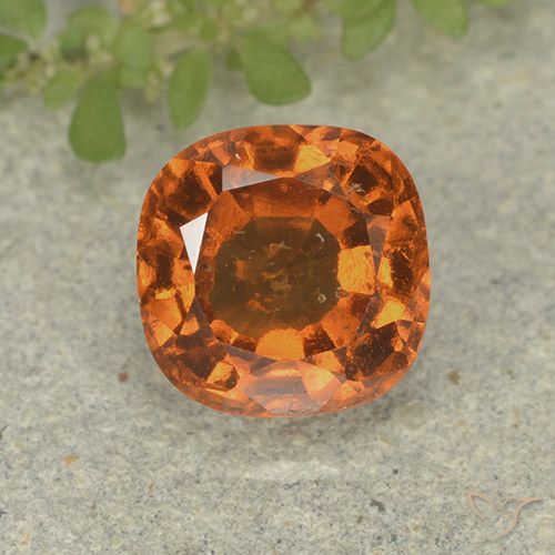 Grenat Hessonite Orange jaunâtre naturelle Coussin, 1.88 ct, VS-SI