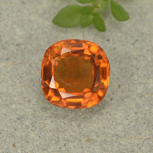 Grenat Hessonite Orange moyen naturelle Coussin, 1.80 ct, VS