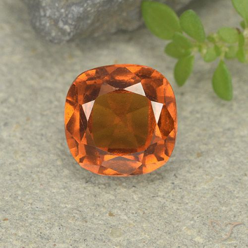 Grenat Hessonite Orange jaunâtre naturelle Coussin, 1.95 ct, VS