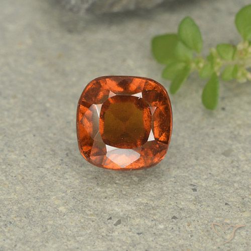 Grenat Hessonite Orange moyen-foncé naturelle Coussin, 1.81 ct, VVS-VS