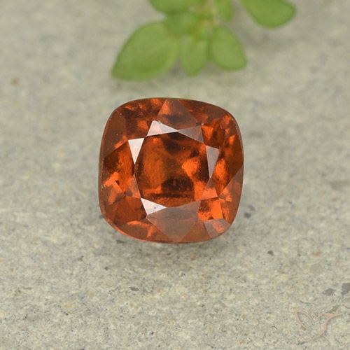 Grenat Hessonite Orange rougeâtre naturelle Coussin, 1.83 ct, VS