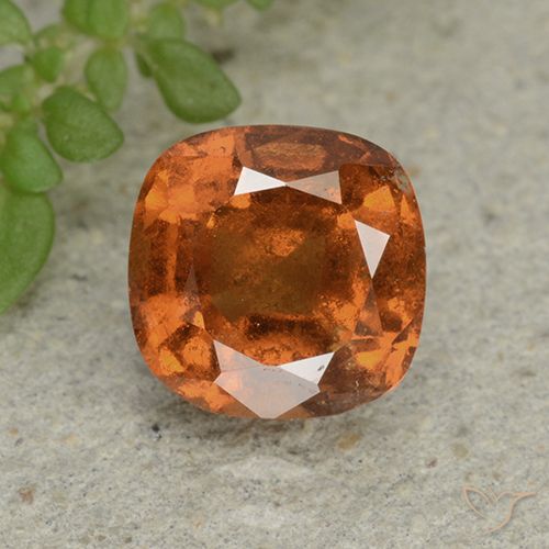 Grenat Hessonite Orange foncé naturelle Coussin, 1.88 ct, VS-SI