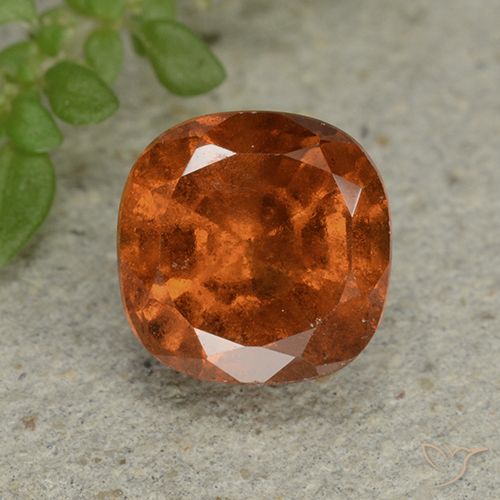 Grenat Hessonite Orange moyen-foncé naturelle Coussin, 1.95 ct, VS-SI