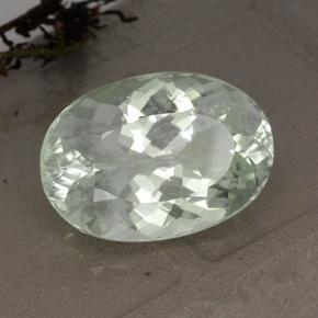 Hiddenite Vert très clair naturelle Coupe ovale, 27.31 ct, VVS-VS