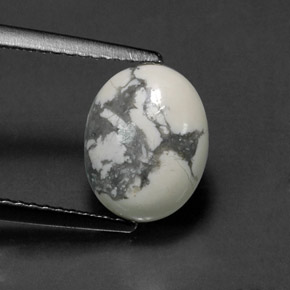 Howlite blanc grisâtre naturelle coupe ovale, 2,66 ct, opaque